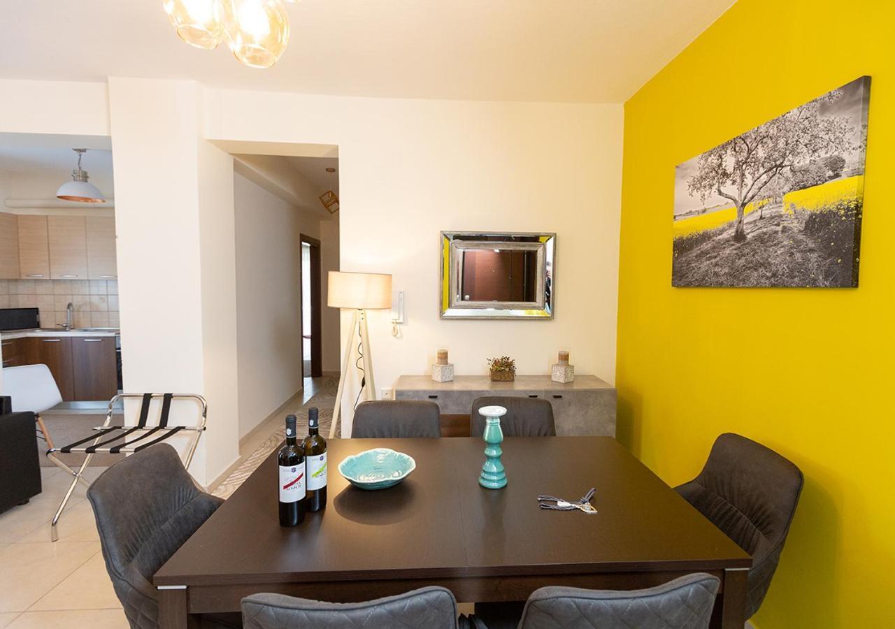 V Luxury Apartment 1 Ioannina Ngoại thất bức ảnh