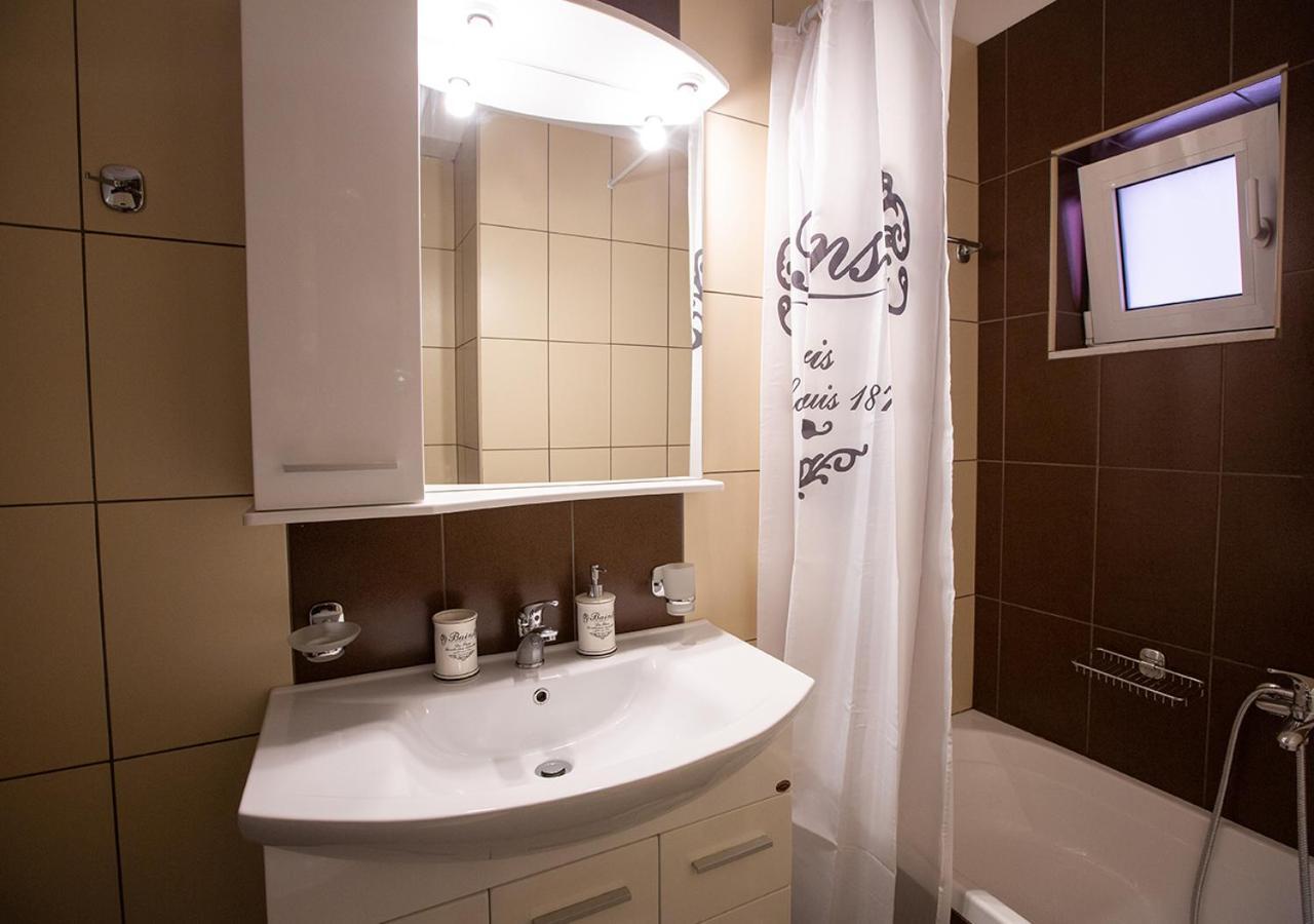V Luxury Apartment 1 Ioannina Ngoại thất bức ảnh